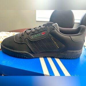 NEW Yeezy x Adidas POWERPHASE low trainers 
Black, Rubber 5.5 men / 7 women